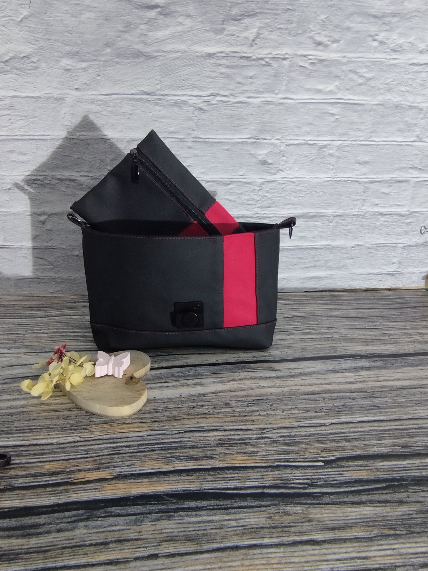 Stylische Crossbody Handtasche aus hochwertigem Kunstleder