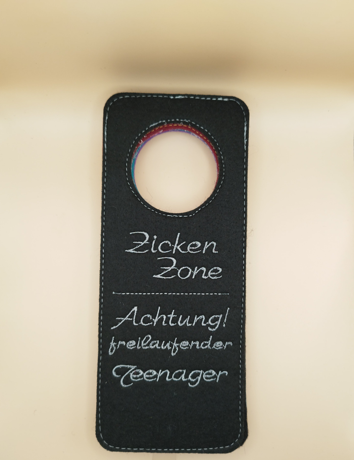 Lustiges Besticktes Türschild aus Filz für Teenager – Einzigartig und Humorvoll