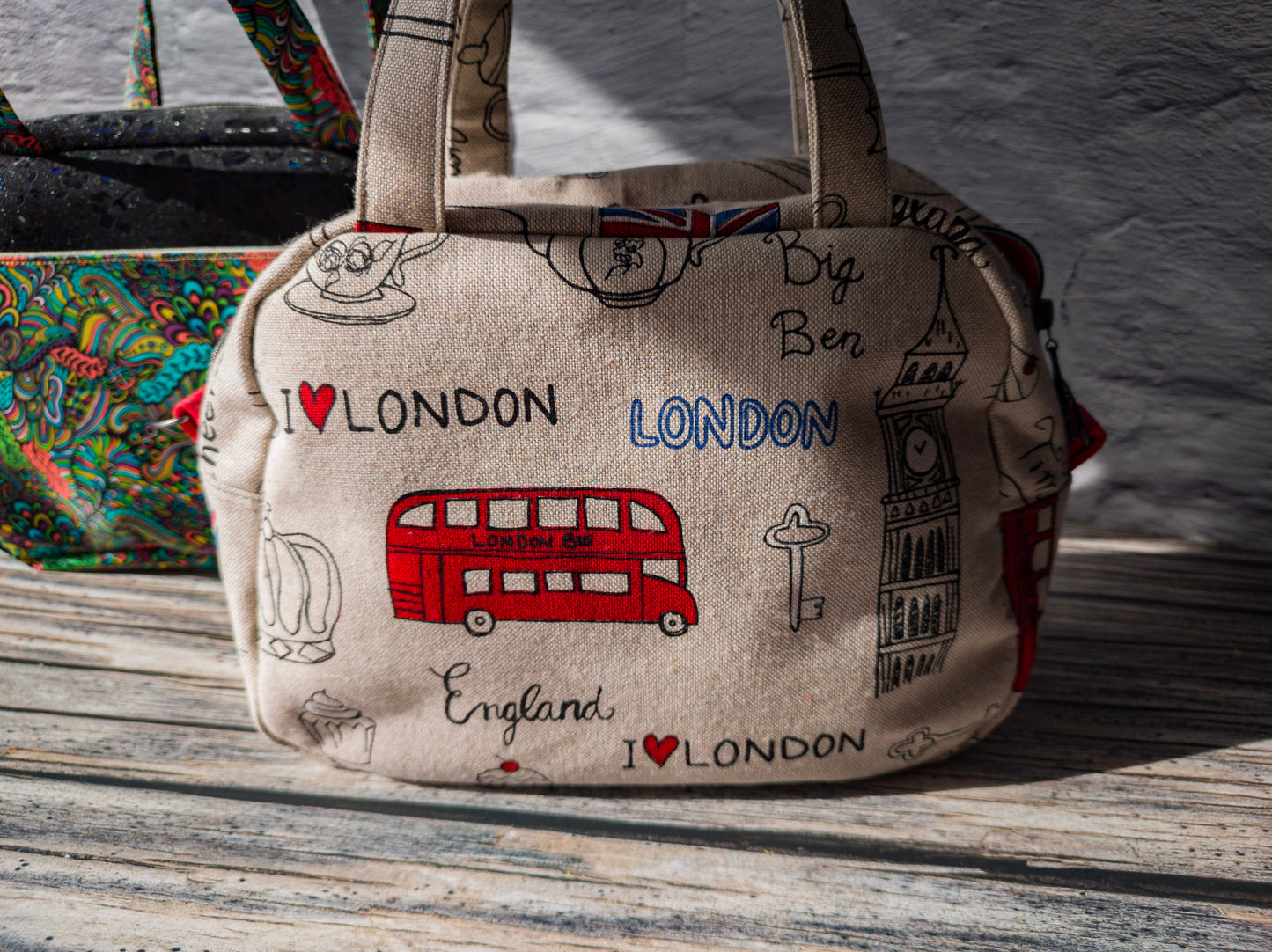 Tolle kleine Damen Handtasche mit London Motiv - Stylisch und praktisch
