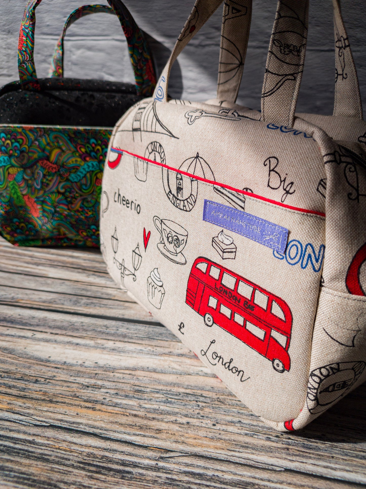 Tolle kleine Damen Handtasche mit London Motiv - Stylisch und praktisch