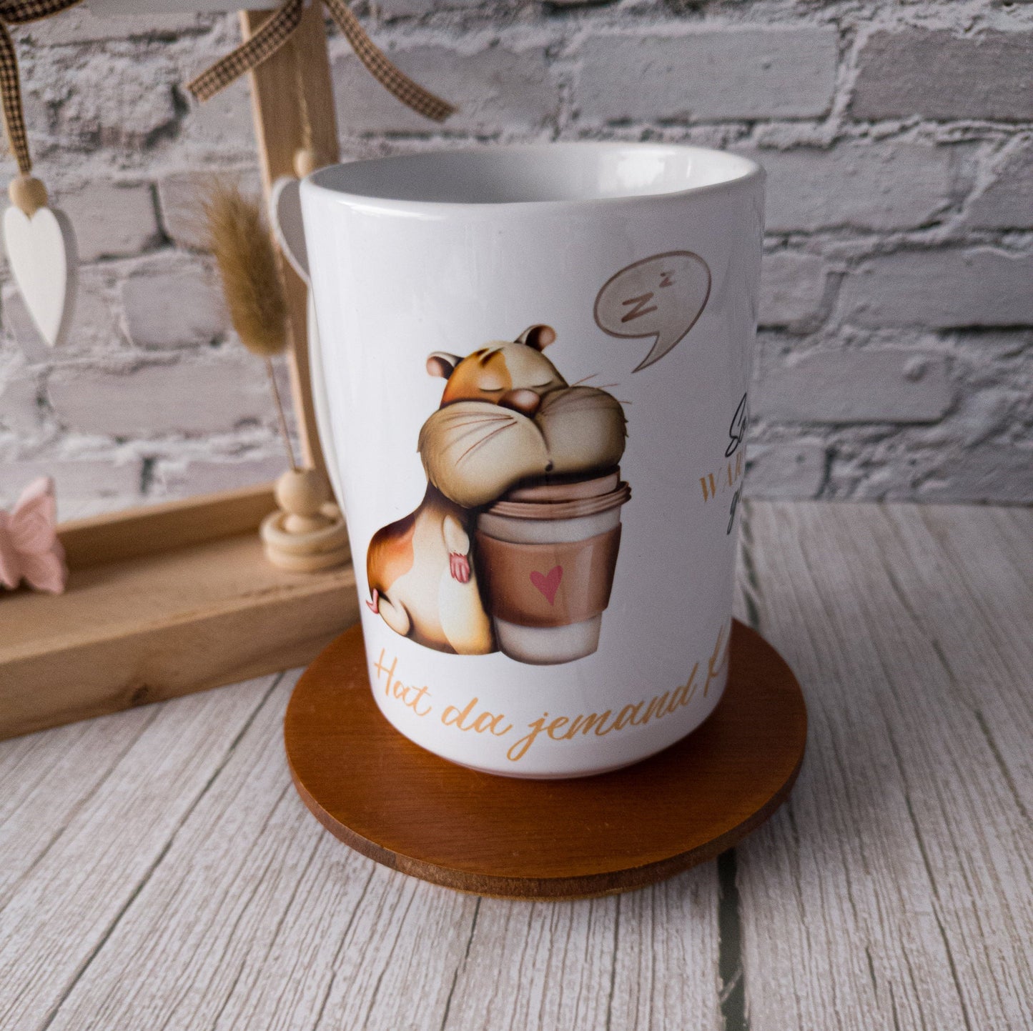 Liebst du Kaffee? Mache die Arbeit zu einem großen Spaß! Mit einem lustigen Kaffeebecher aus Keramik!