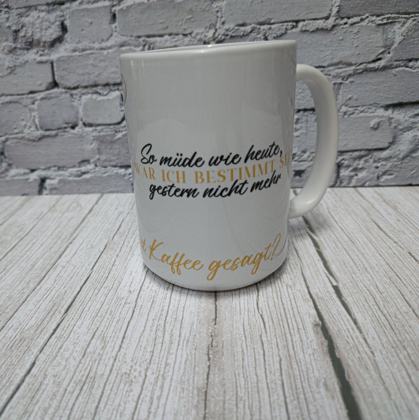 Liebst du Kaffee? Mache die Arbeit zu einem großen Spaß! Mit einem lustigen Kaffeebecher aus Keramik!