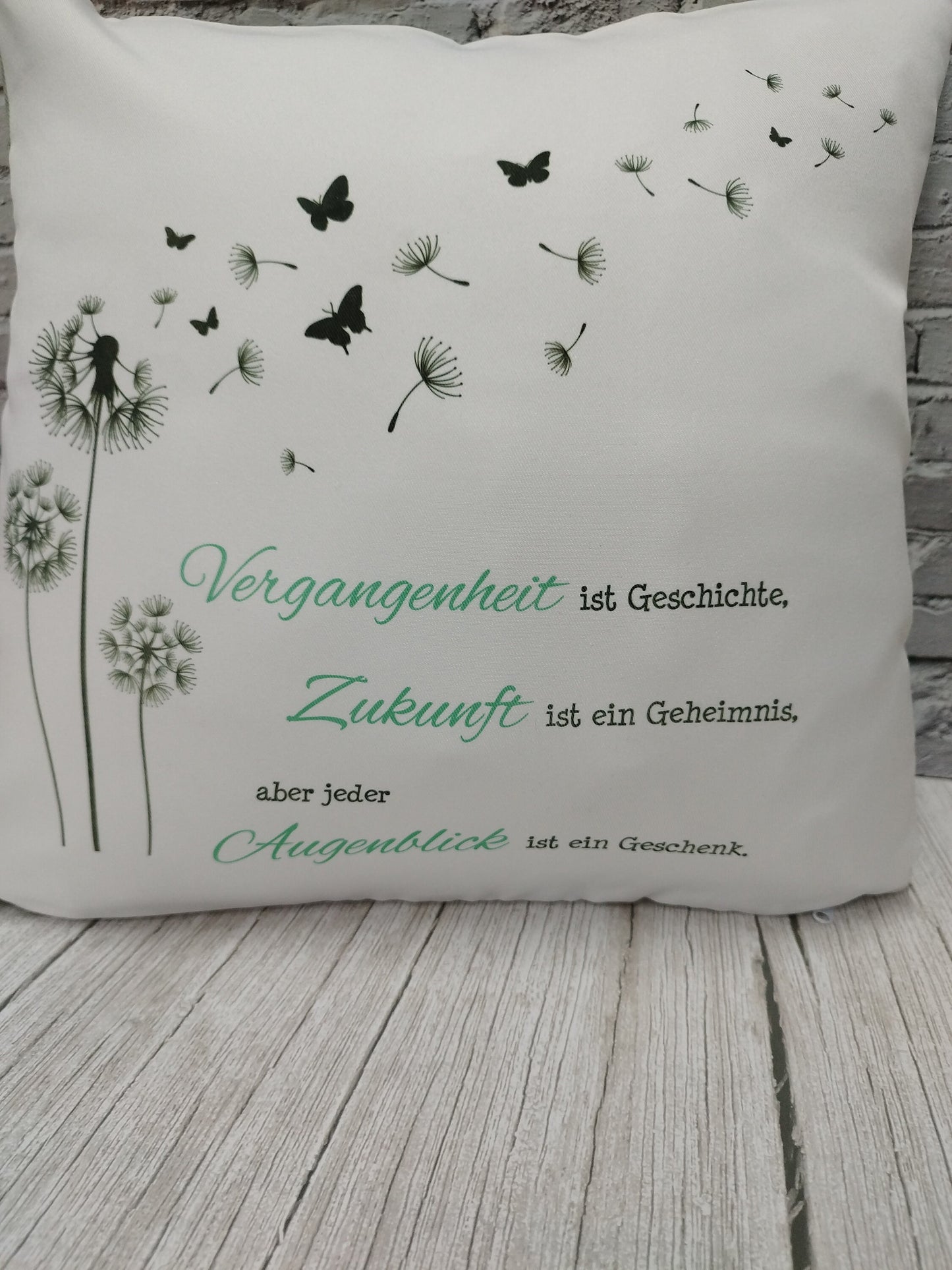 Gestalte Dein Zuhause individuell mit weichen Sofakissen und Zierkissen