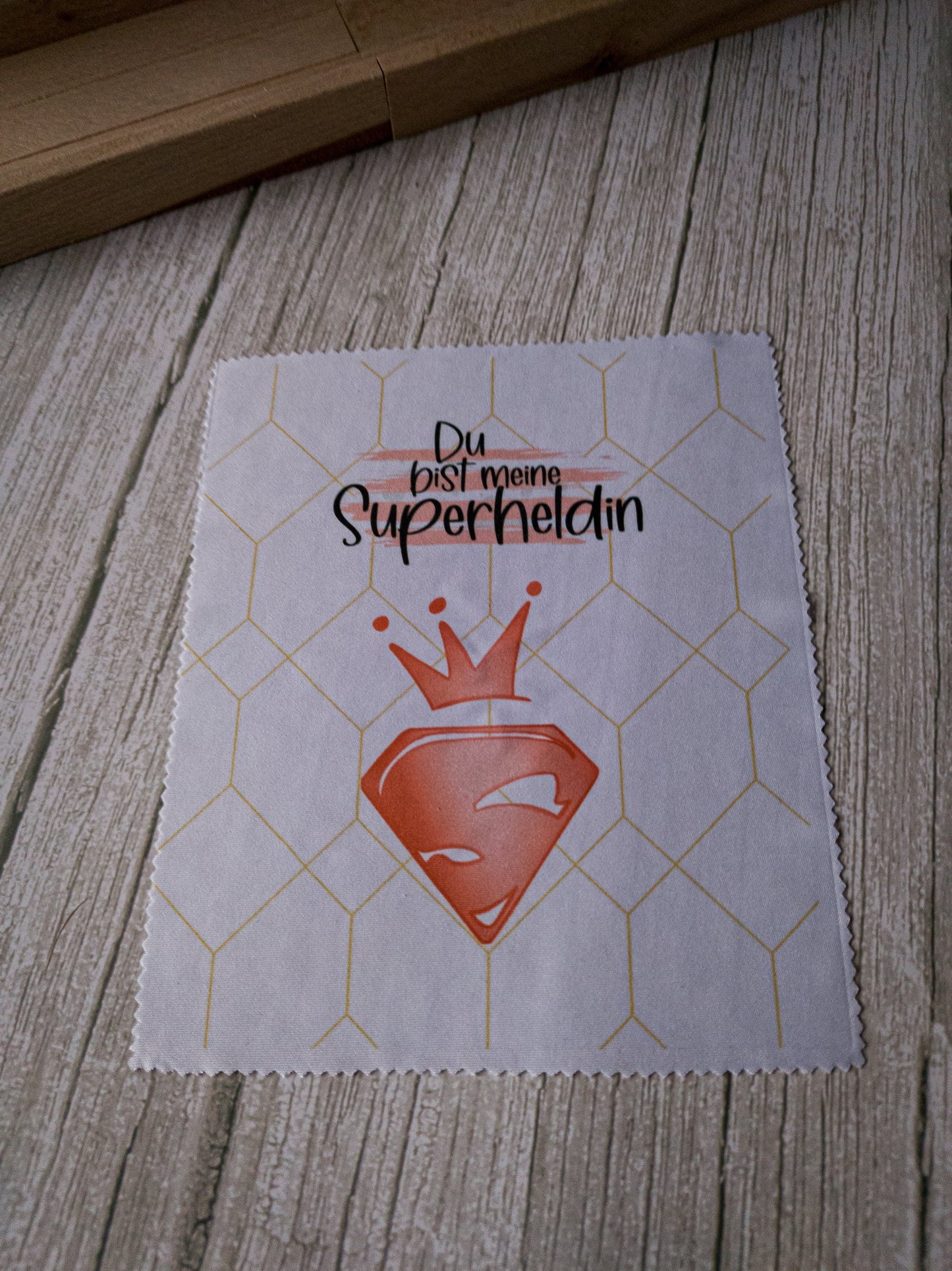 Verwöhne Mama zum Muttertag - Brillenputztuch aus hochwertigem Polyester für klare Sicht und strahlenden Glanz!