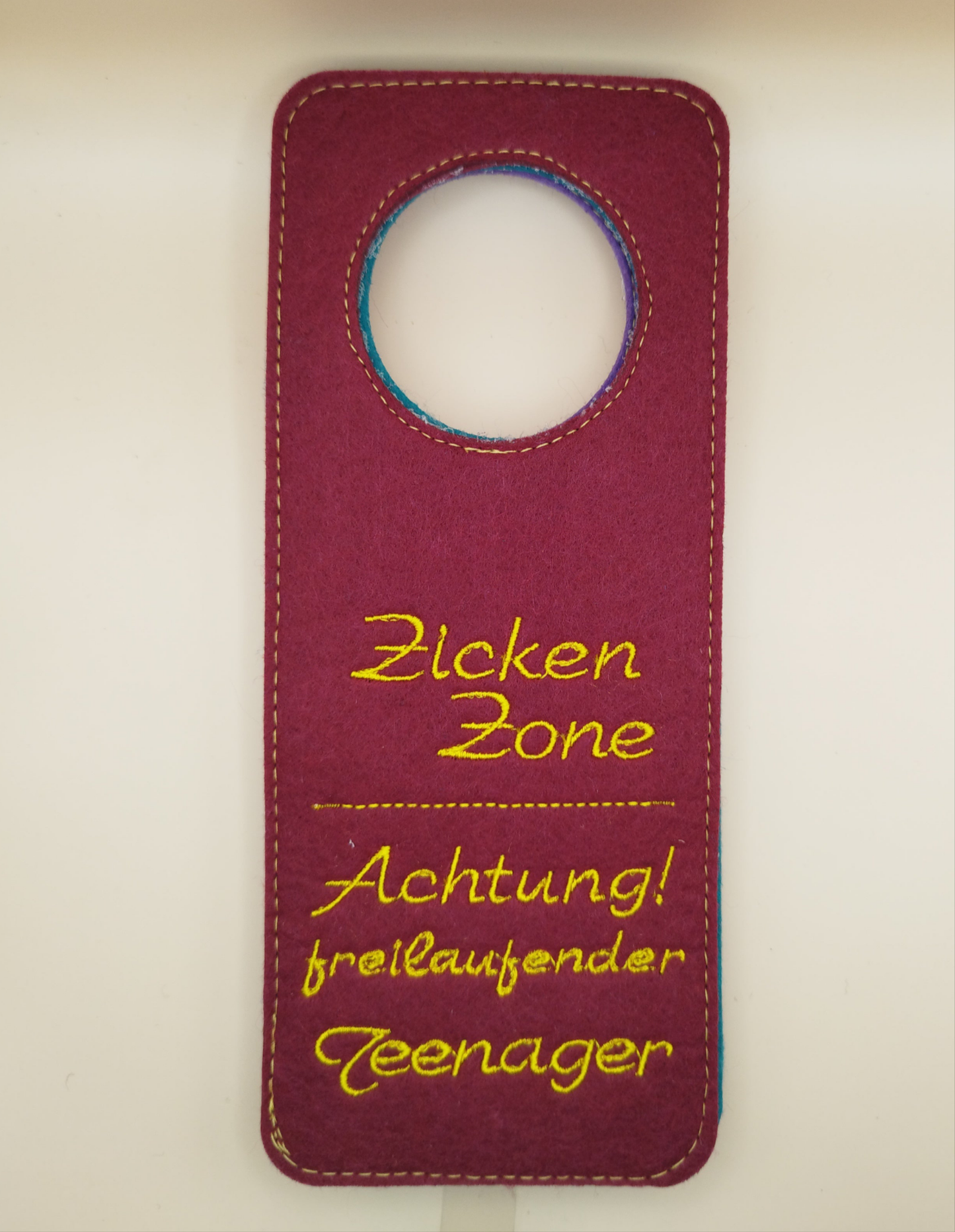 Lustiges Besticktes Türschild aus Filz für Teenager – Einzigartig und Humorvoll