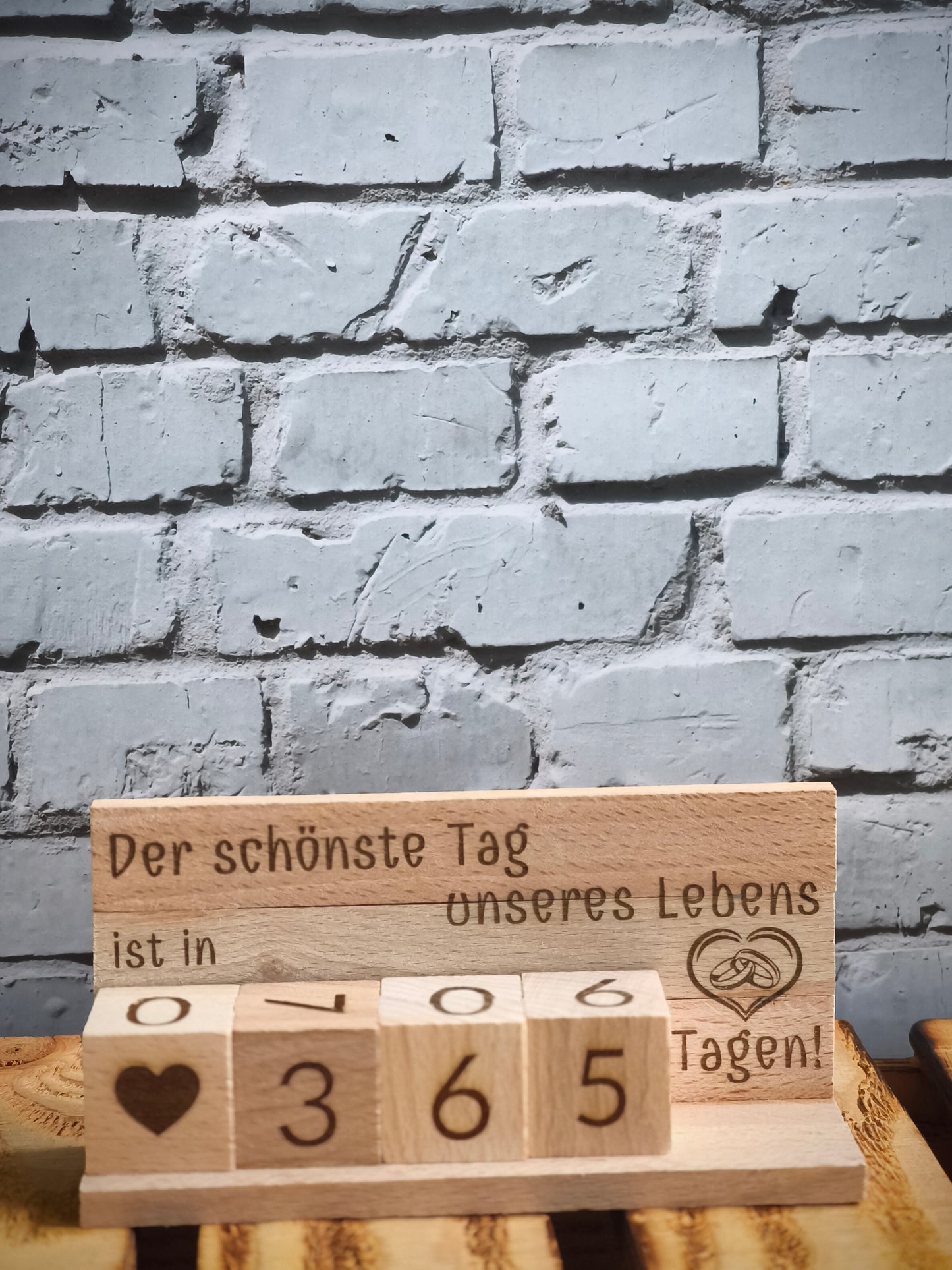 Hochzeit Countdown aus Holz – gravierter Würfelzähler für die Tage bis zum Ja-Wort