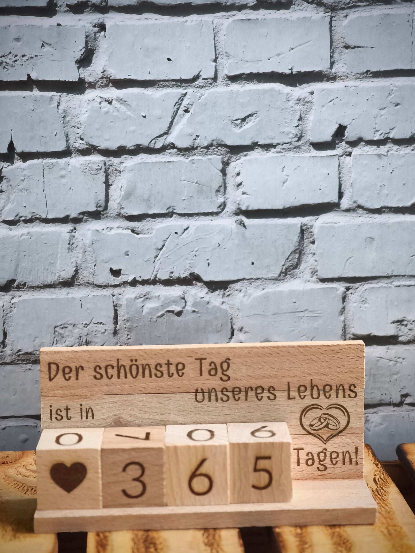 Hochzeit Countdown aus Holz – gravierter Würfelzähler für die Tage bis zum Ja-Wort