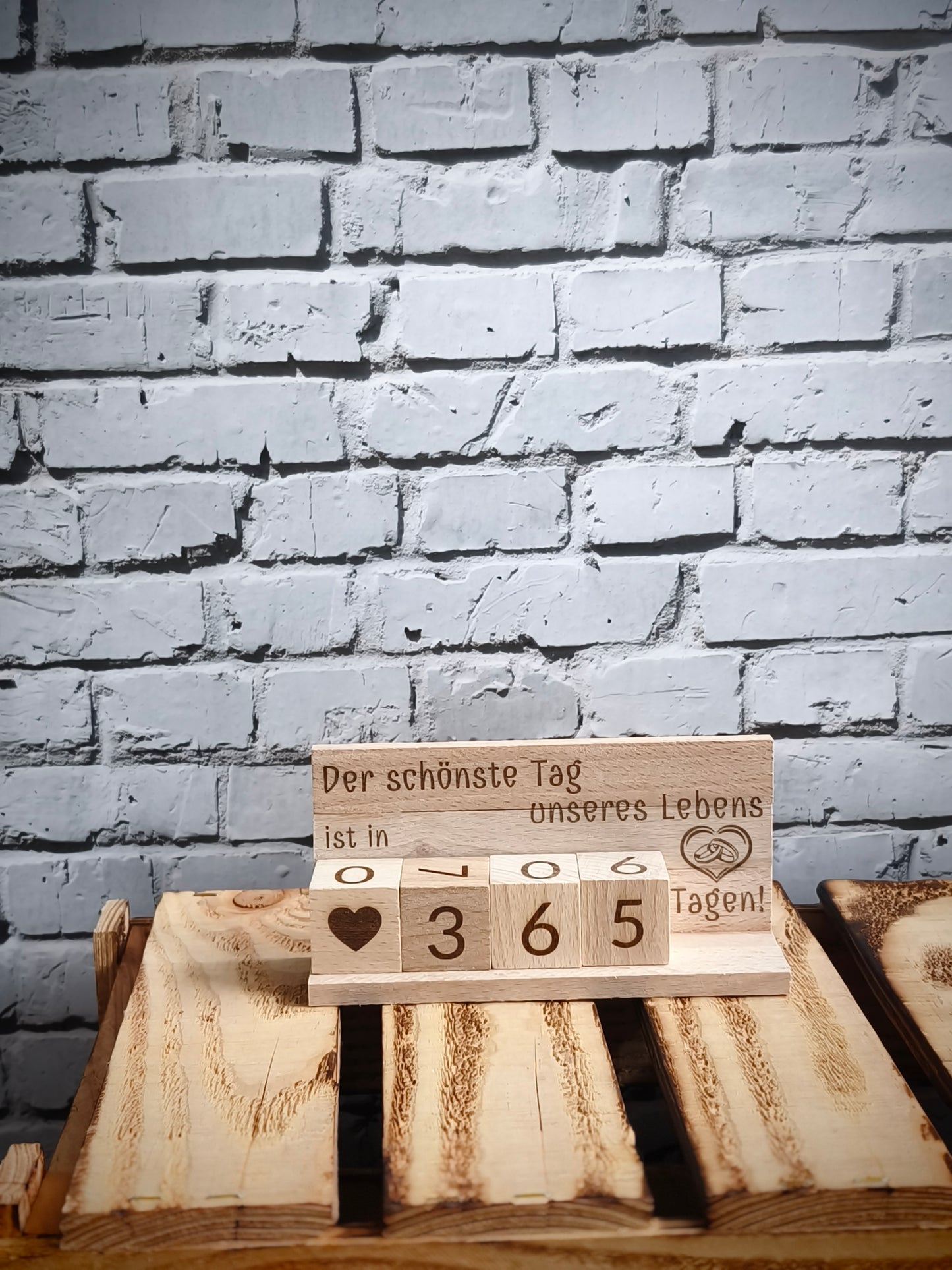 Hochzeit Countdown aus Holz – gravierter Würfelzähler für die Tage bis zum Ja-Wort