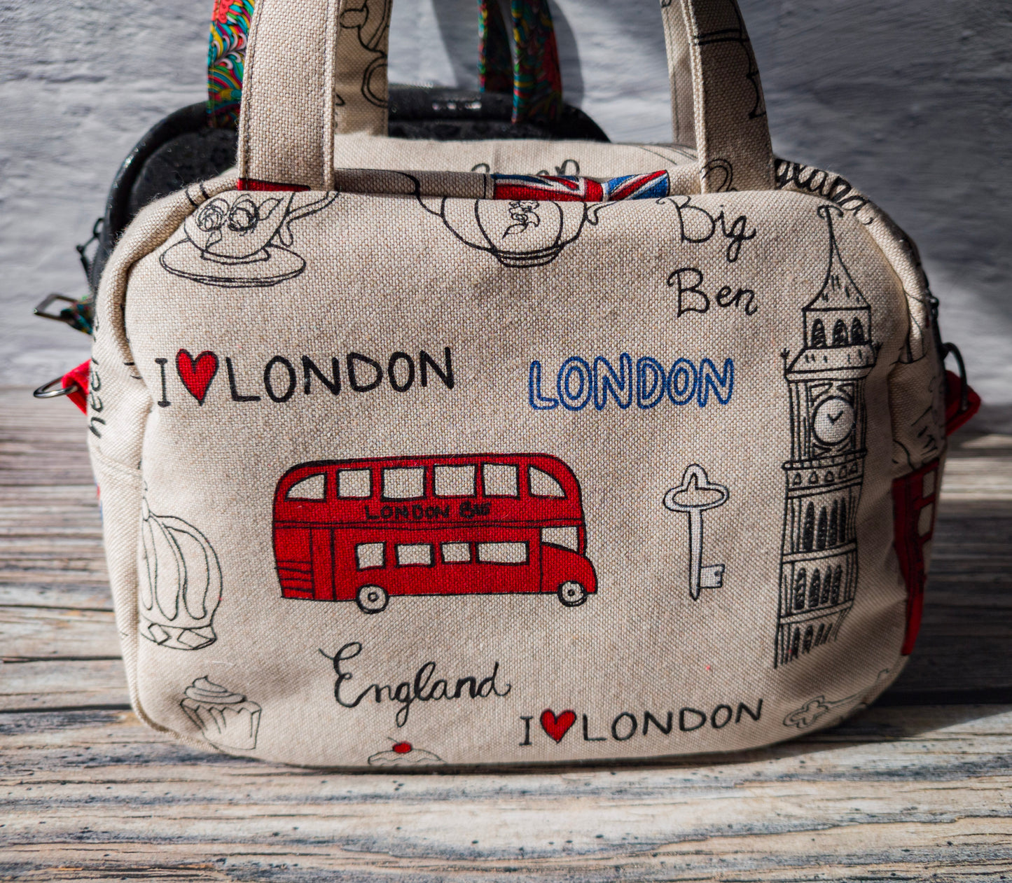 Tolle kleine Damen Handtasche mit London Motiv - Stylisch und praktisch