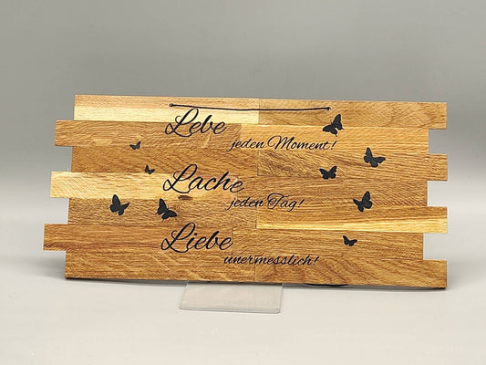 Holzschild mit Spruch "Lebe, Lache, Liebe"