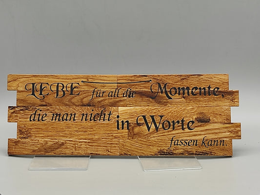 Holzschild mit Spruch "Lebe für all die Momente..."