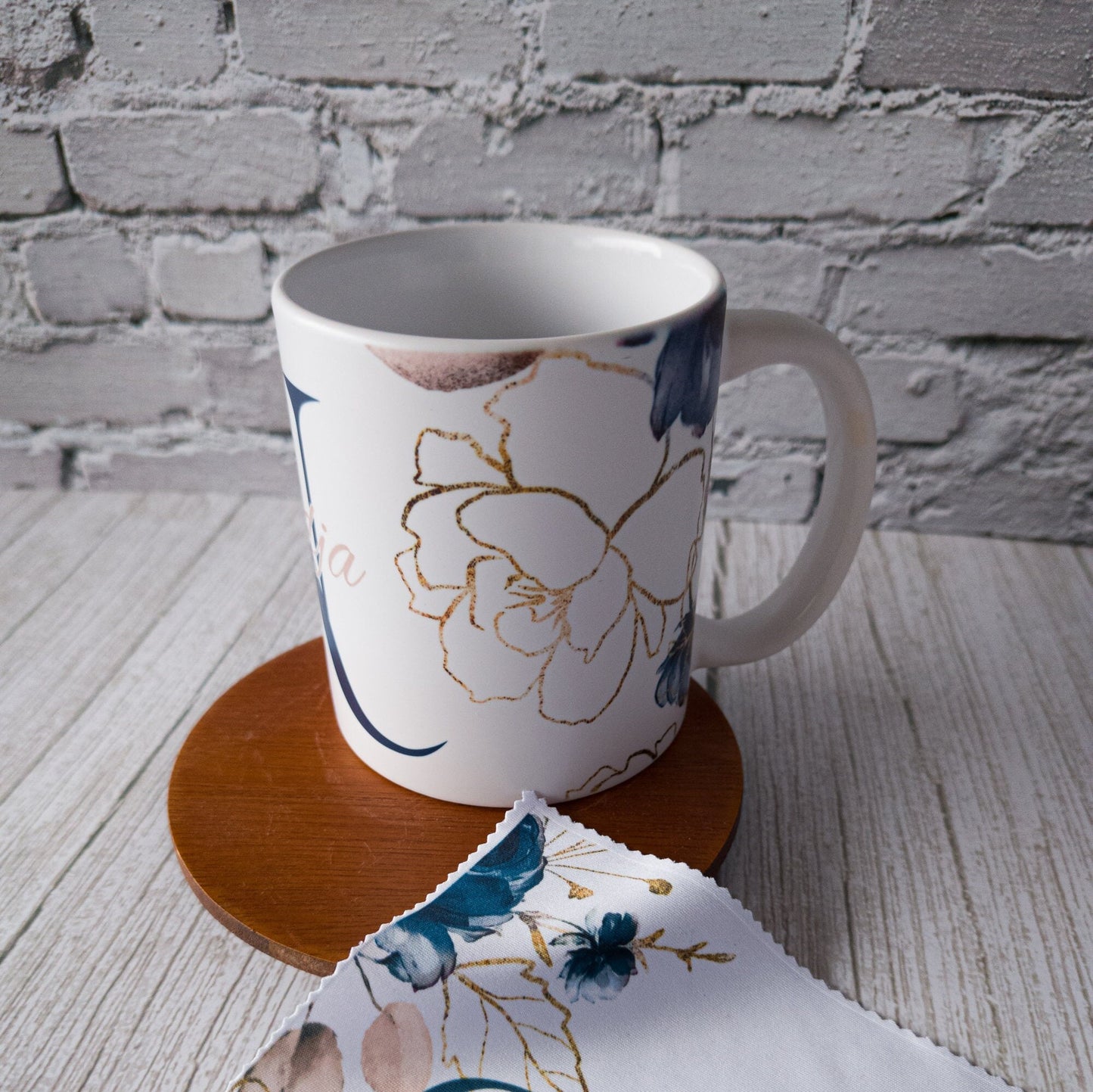 Personalisiert für Ihren Arbeitsplatz: der exklusive Kaffeebecher aus Keramik!