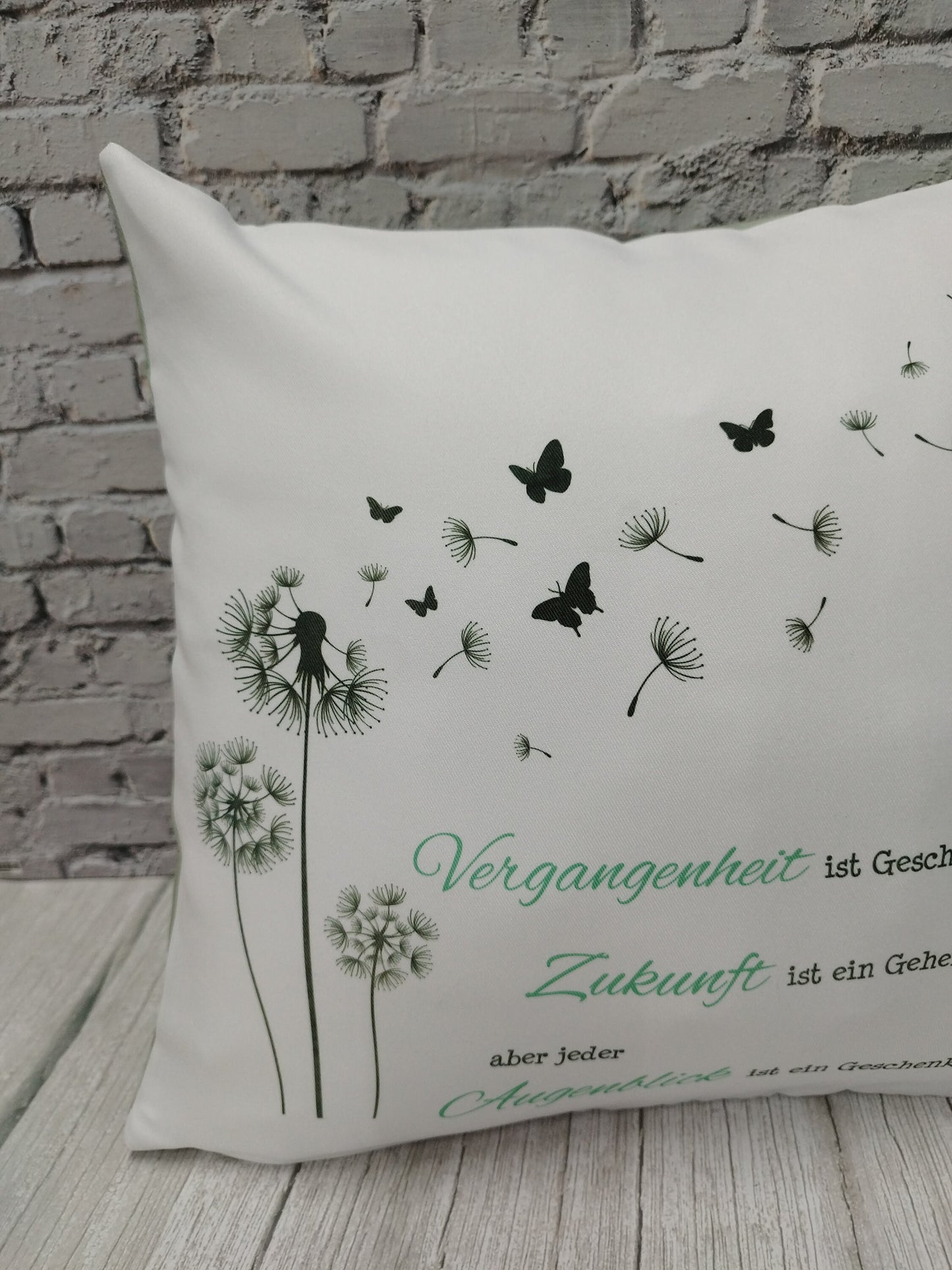 Gestalte Dein Zuhause individuell mit weichen Sofakissen und Zierkissen