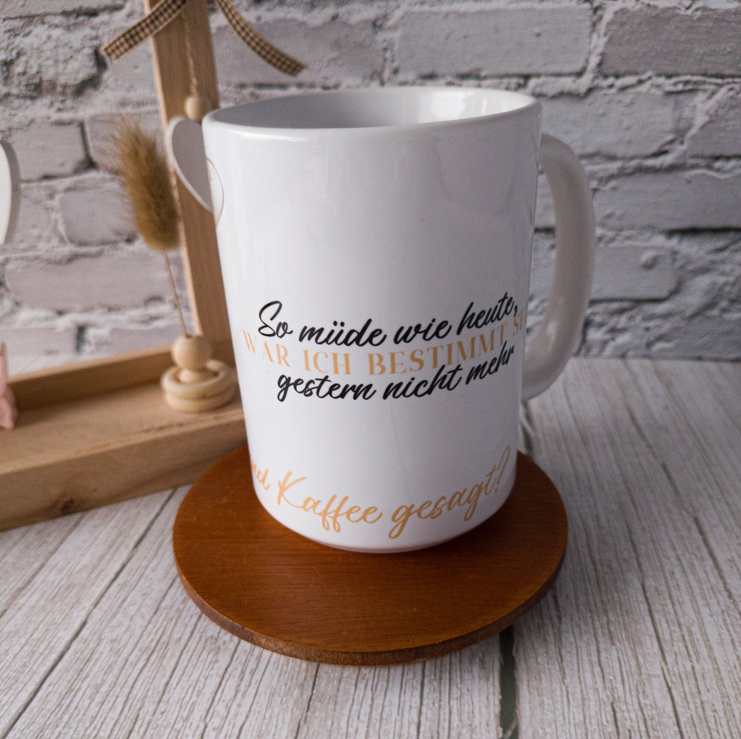 Liebst du Kaffee? Mache die Arbeit zu einem großen Spaß! Mit einem lustigen Kaffeebecher aus Keramik!