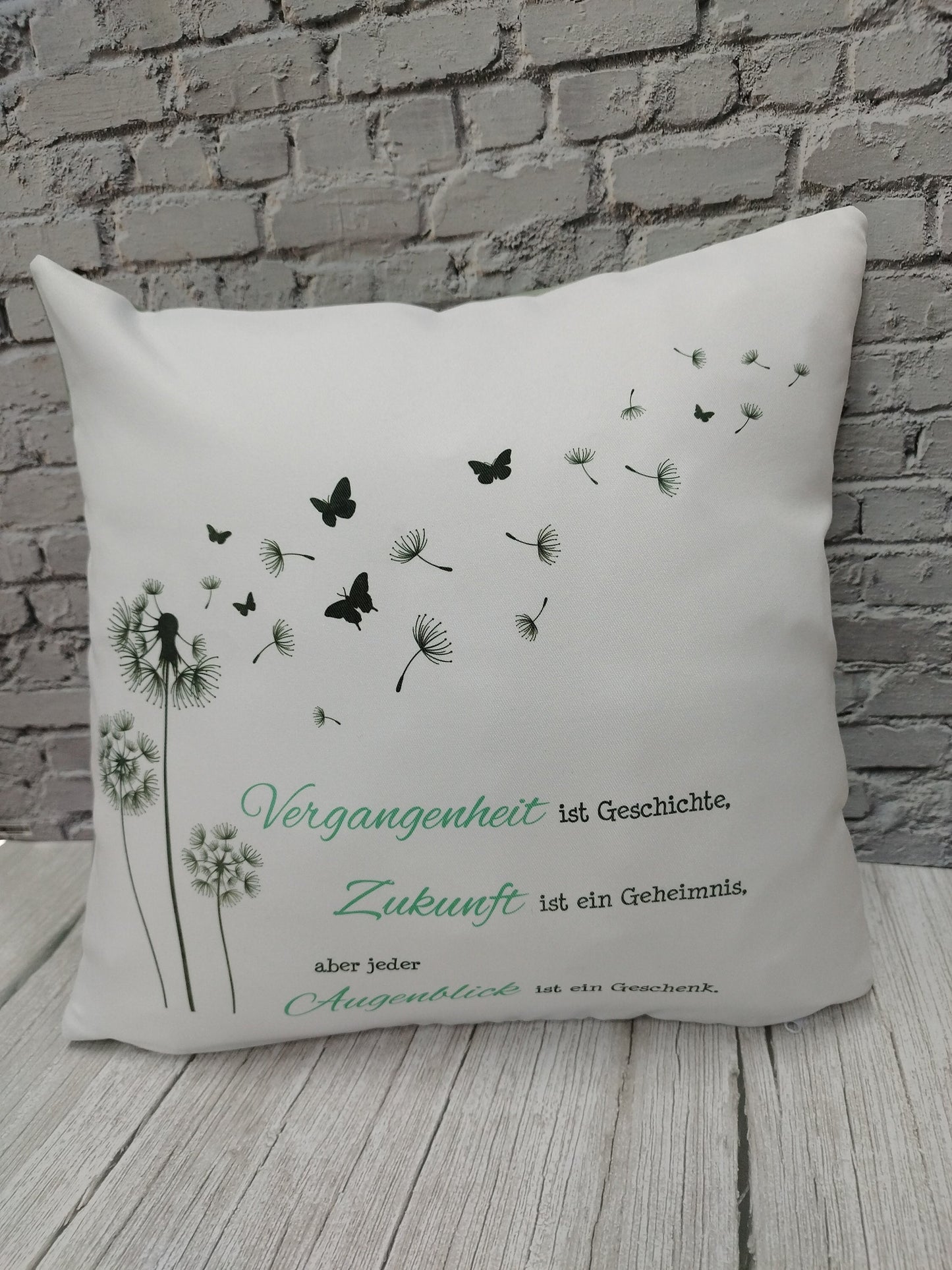 Gestalte Dein Zuhause individuell mit weichen Sofakissen und Zierkissen