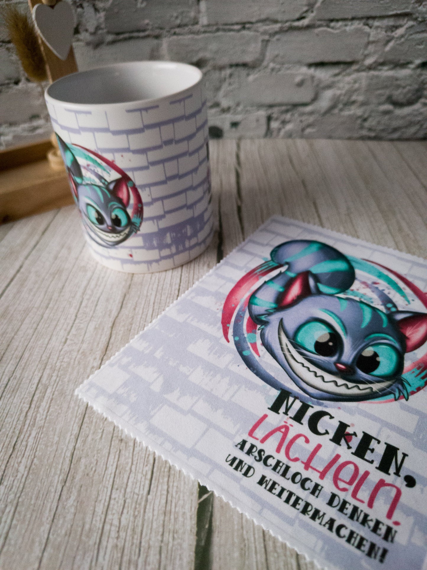 Brilliant durch den Tag - Geschenkset – lustige Tasse und passendes Brillenputztuch